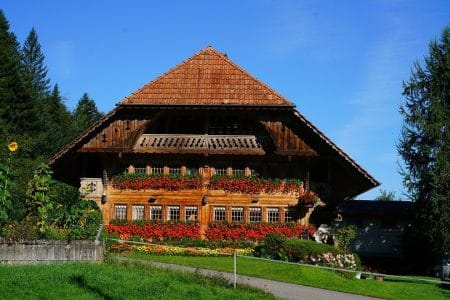 Pourquoi le bardage de façade peut-il changer votre maison ?