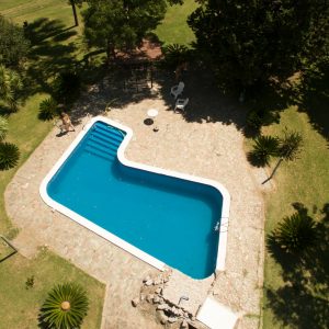 Assurer la stabilité de votre piscine : comment le type de sol influence la construction ?