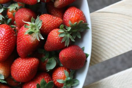 Les meilleurs fruits à cultiver dans une serre pour un jardin fructueux