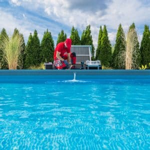 Prolonger la vie de votre piscine grâce à un entretien régulier